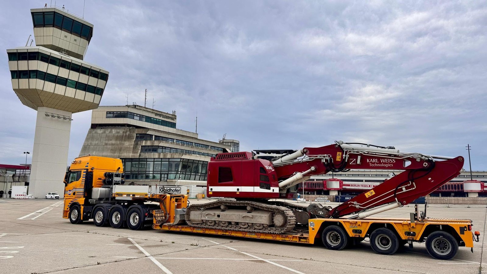 Baumaschinentransporte